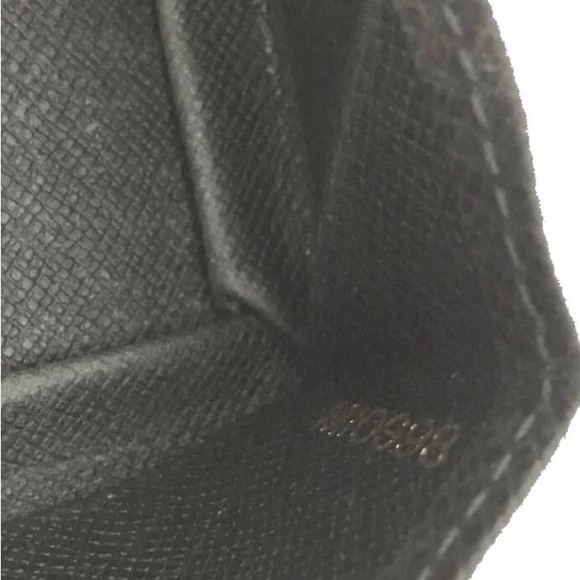 Vintage Louis Vuitton Taiga Porte Mannaie Boite Leather Coin Purse Wallet - Picture 16 of 16